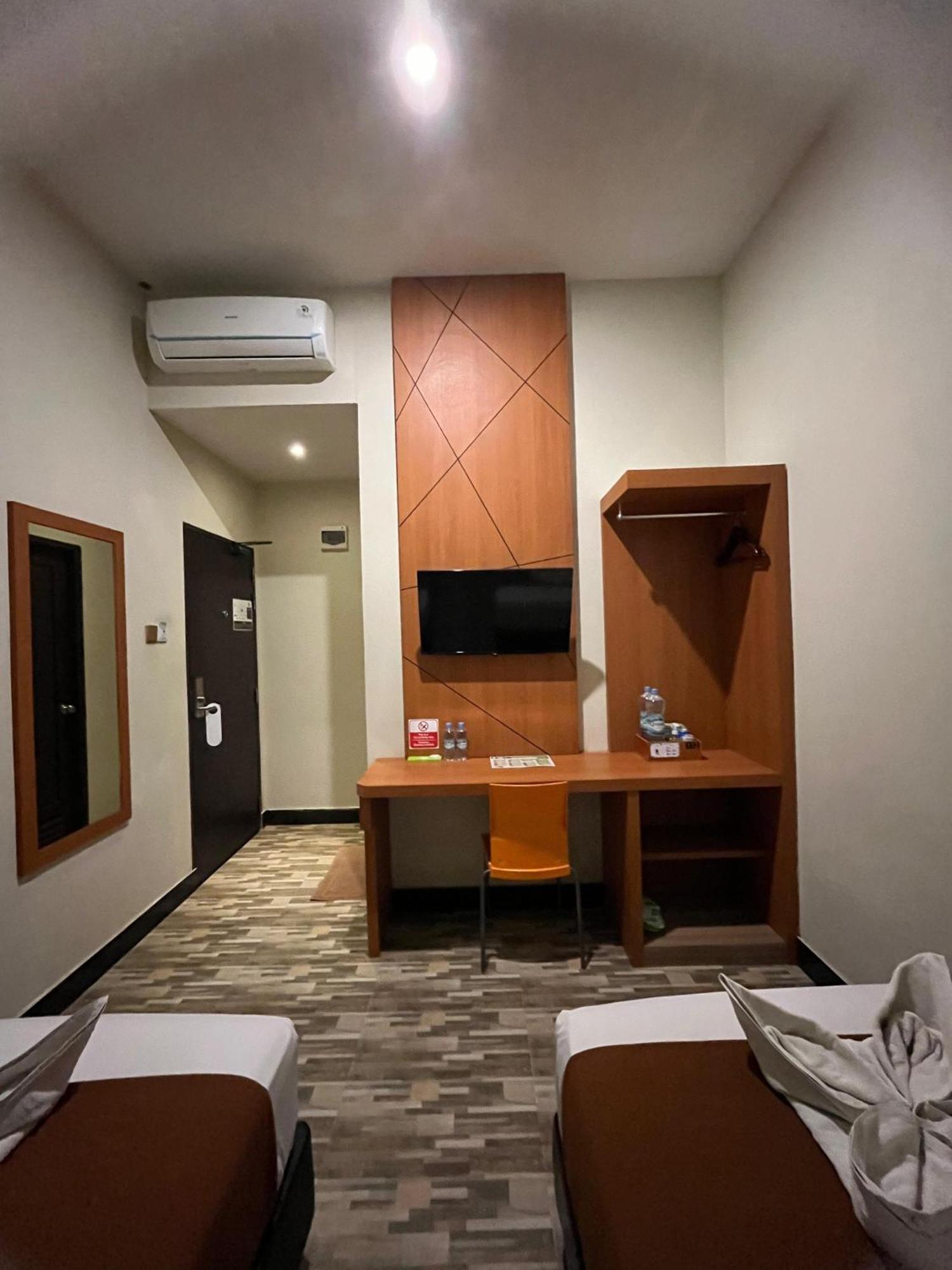 Bless Hotels Sintang Exteriör bild